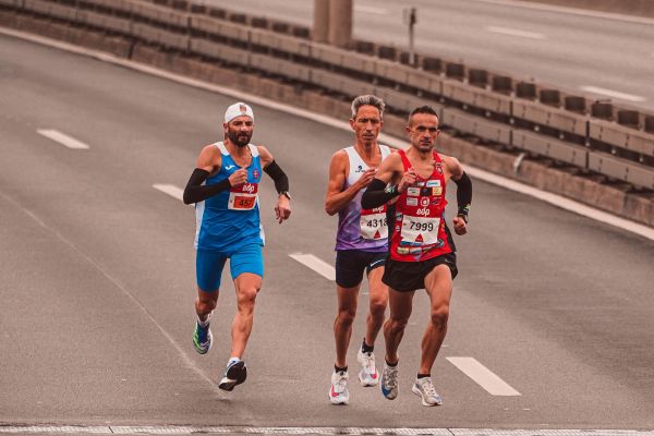 Elevate your marathon game: how tailored hydration techniques enhance performance in arid conditions