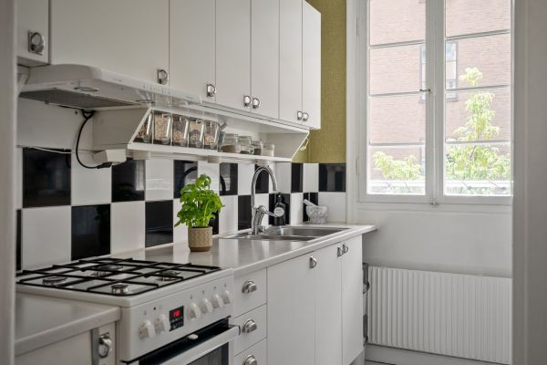 The complete handbook for installing a stylish and durable kitchen backsplash